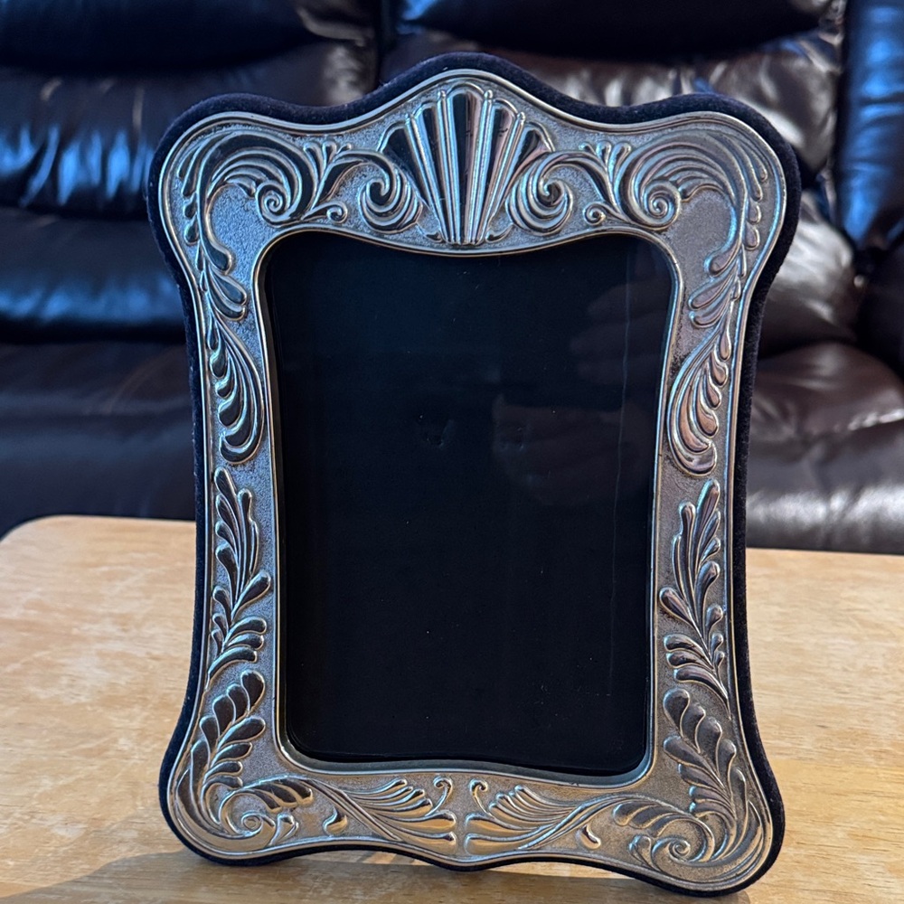 Elegant Vintage Art Nouveau Silver Tone Picture Frame